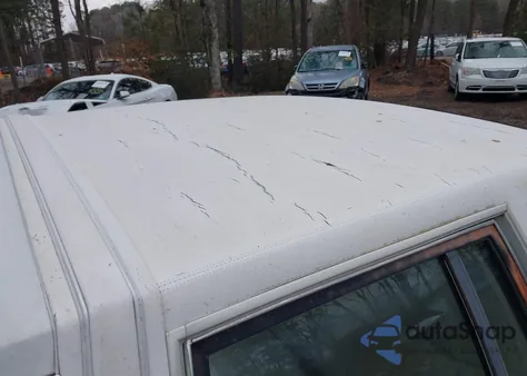 1989 Lincoln Town Car Signature from USA, damaged, VIN 1LNBM82F1KY625553